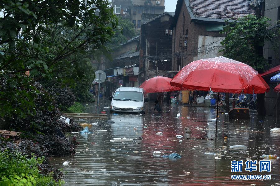 温长沙暴雨:长沙全年降雨量,全年温度。。急啊。。